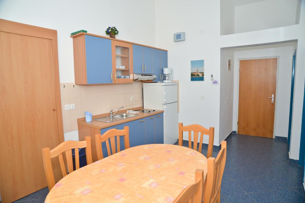 Apartments Lonic Kukljica Exterior foto
