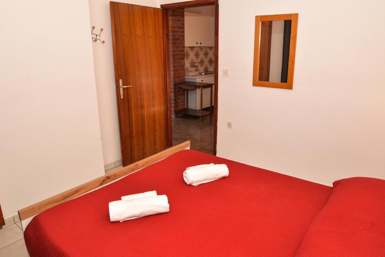 Apartments Lonic Kukljica Exterior foto